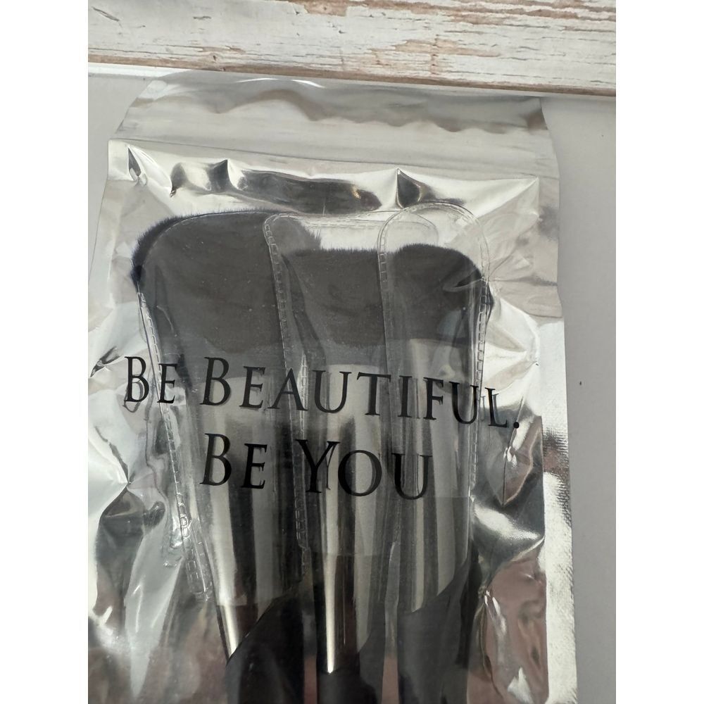 F.A.R.A.H.  Midnight Pro Trio Makeup Brushes - New/Sealed Packaged - Perfect Set - Picture 3 of 4